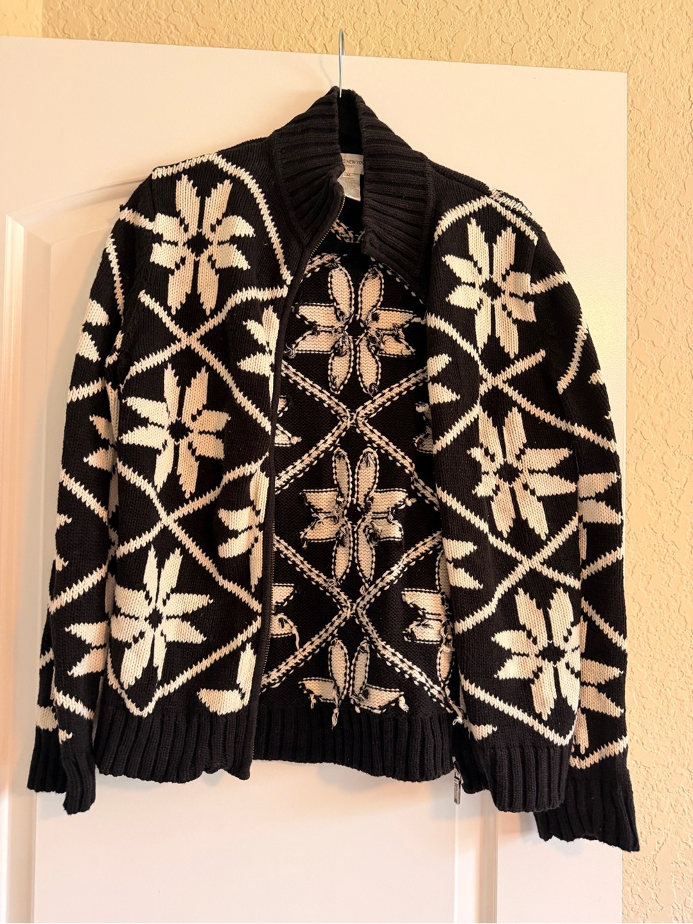Jones New York Black and White Floral Zip Cardigan